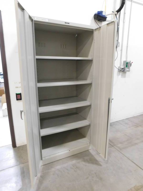 lot 162 image: Tennsco Storage Cabinet - 36(w) x 78(h) x 24(d)