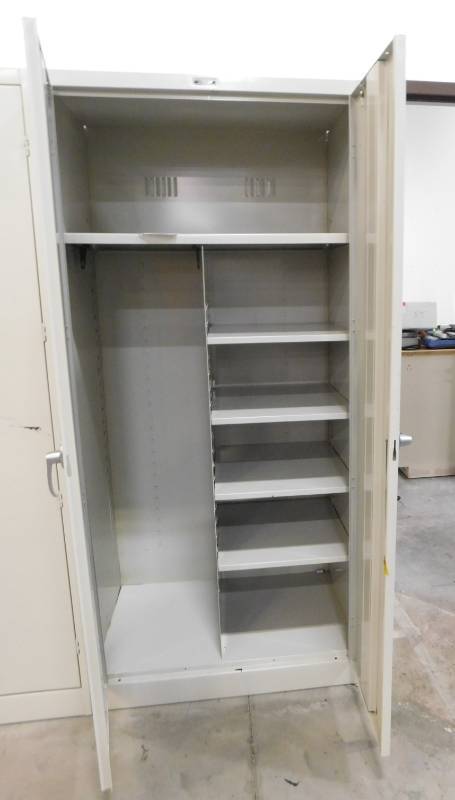lot 165 image: Tennsco Metal Storage Unit