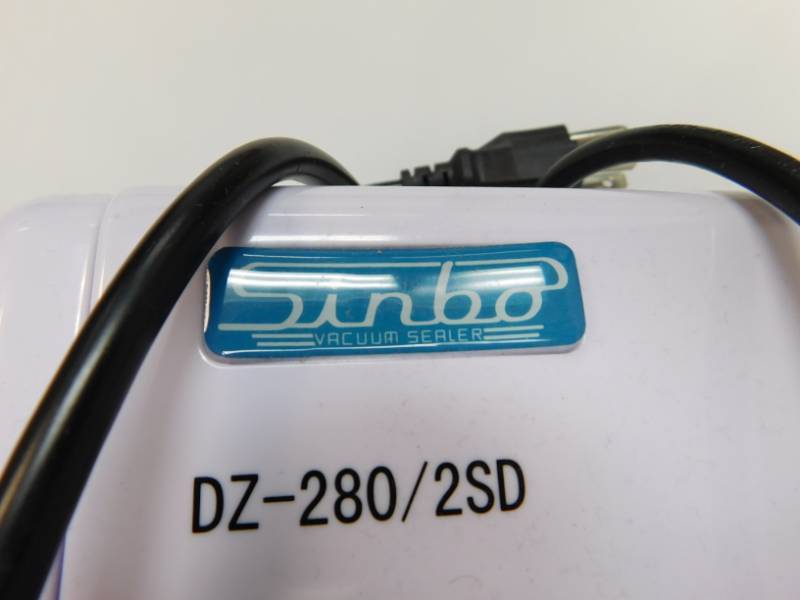 lot 179 image: Sinbo Vacuum Sealer DZ-2802SD