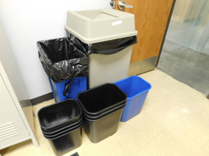 lot 198 image: Garbage Bins