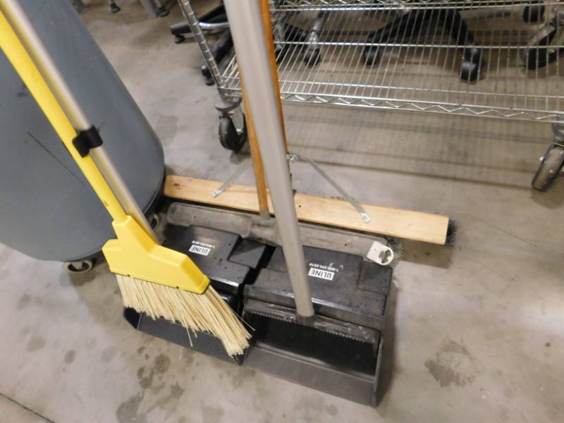 lot 227 image: Misc. lot of Cleaning Items
