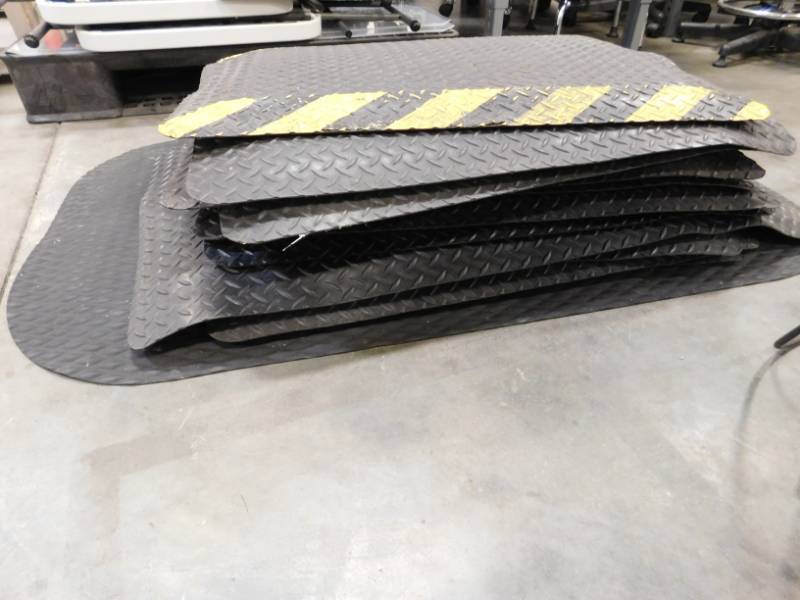 lot 228 image: Antifatigue Mats