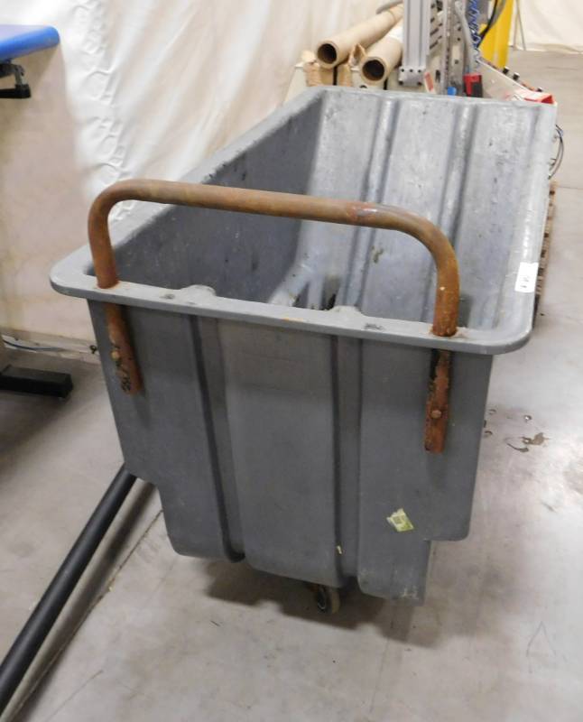 lot 251 image: Portable Dumpster