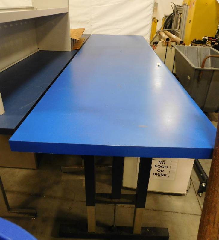 lot 271 image: Hand Crank Adjustable 8 Work Bench