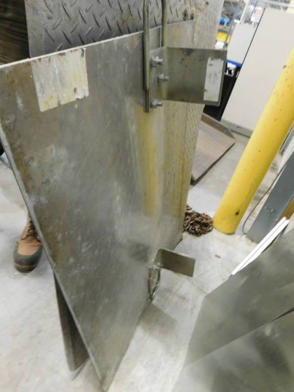 lot 276 image: Aluminum Dock Plate - 30 x 38