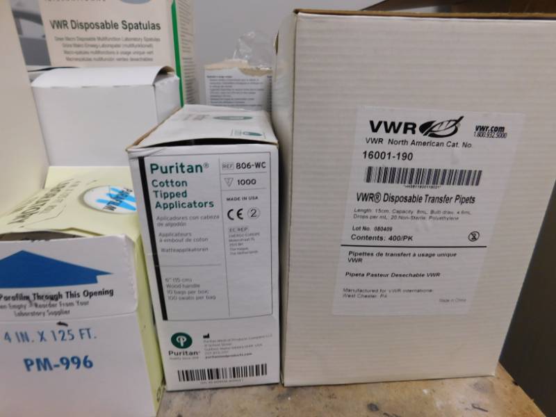 lot 300 image: Large Lot of Lab Supplies