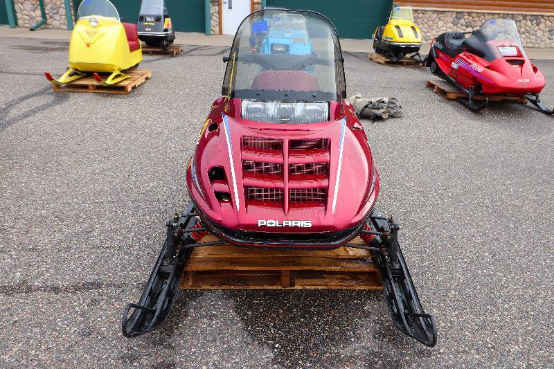 lot 10 image: 1994 Polaris Indy Lite 340 Touring Snowmobile