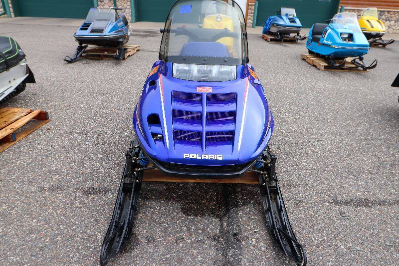 lot 11 image: 1999 Polaris Indy Lite 340 Deluxe Snowmobile