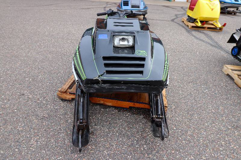 lot 12 image: 1986 Arctic Cat Jag Snowmobile - Parts Only