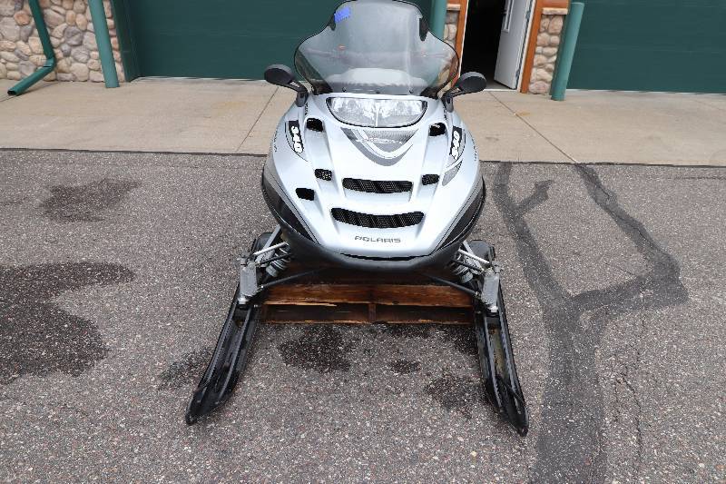 lot 15 image: 2003 Polaris Indy Classic 340 Snowmobile