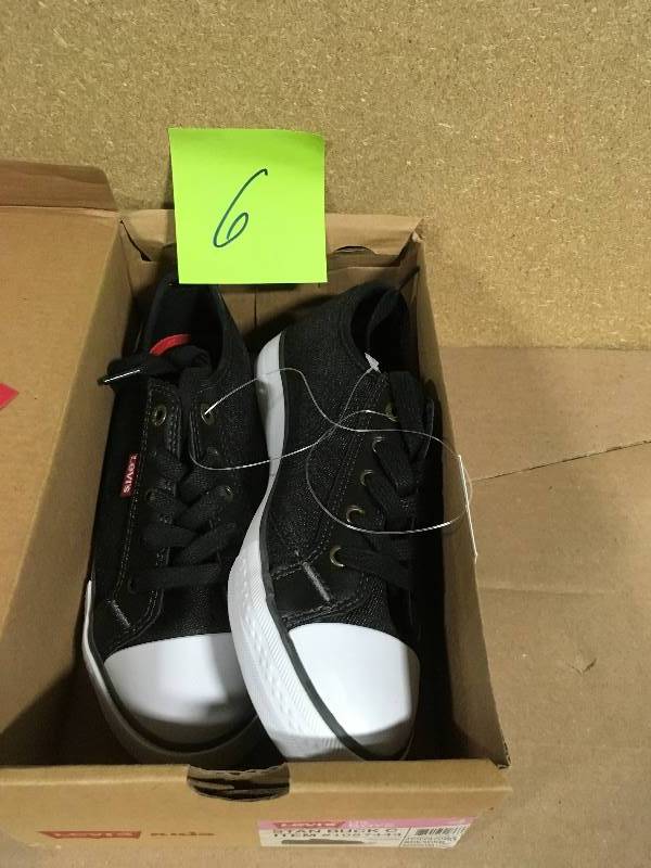 lot 6 image: Boys Levis Stan Buck Black Denim SNEAKERS 1087443 sz 4