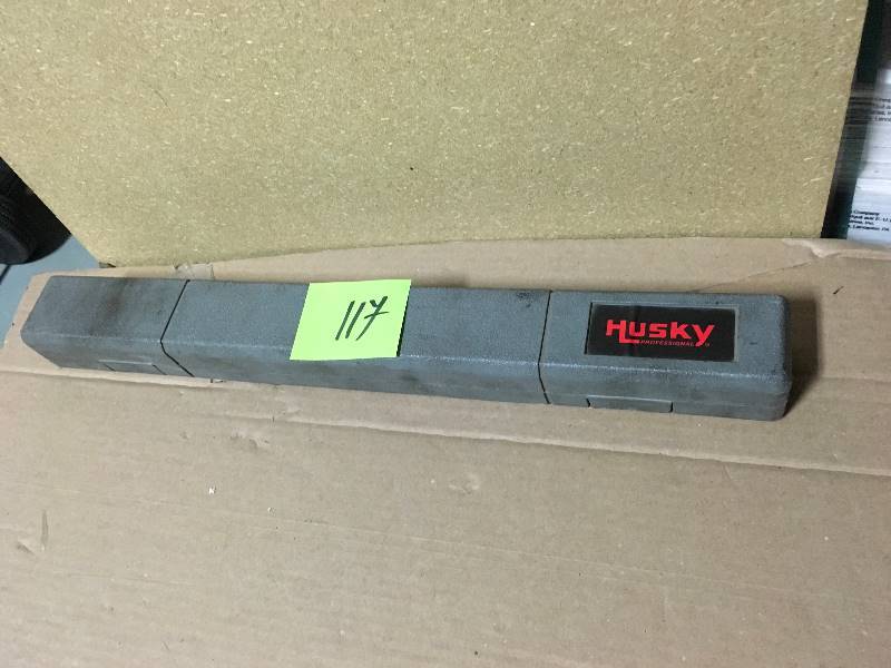 lot 117 image: HUSKY RATCHET TOOL