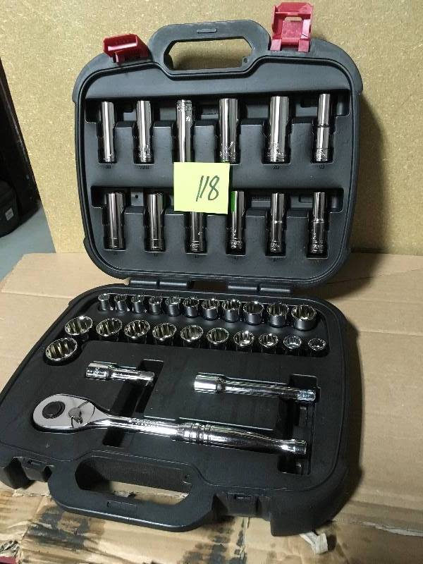 lot 118 image: Husky 12 in. Drive Mechanics Tool Set (37-Piece)