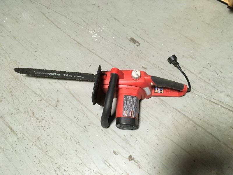lot 128 image: Homelite 16 in. 12 Amp Electric Chainsaw