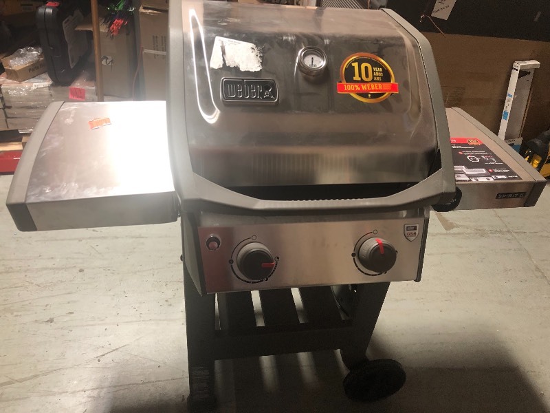 lot 155 image: Spirit II E-210  Gasgrill not used small dent see pictures not used