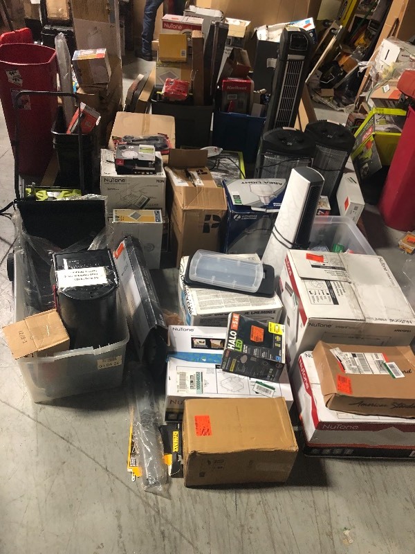 lot 156 image: Pallet with assorted open boxcostumer returns not inspected some may have missing pieces, some may be used please review pictures