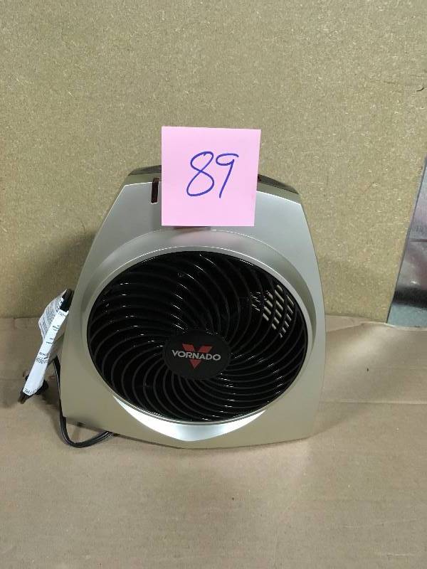 lot 89 image: Vornado VH200 1500-Watt Vortex Whole Room Electric Portable Fan Heater