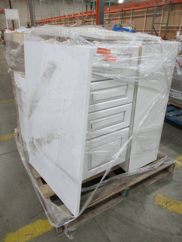 lot 24 image: Pallet of four Matching Kitchen Cabinets in White, Different Measurements - Some Cracks and Scratches.