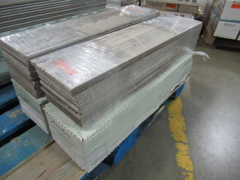 lot 160 image: 4 Cases of MARAZZI Montagna Wood Weathered Gray 6 in. x 24 in. Porcelain Floor and Wall Tile (14.53 sq. ft.  case) ULS2624HD1PR