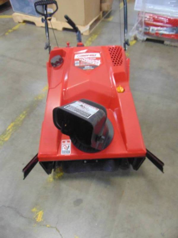 lot 38 image: Troy-Bilt Squall 2100 21 in. Single-Stage Snow Thrower 31AS2T5F766