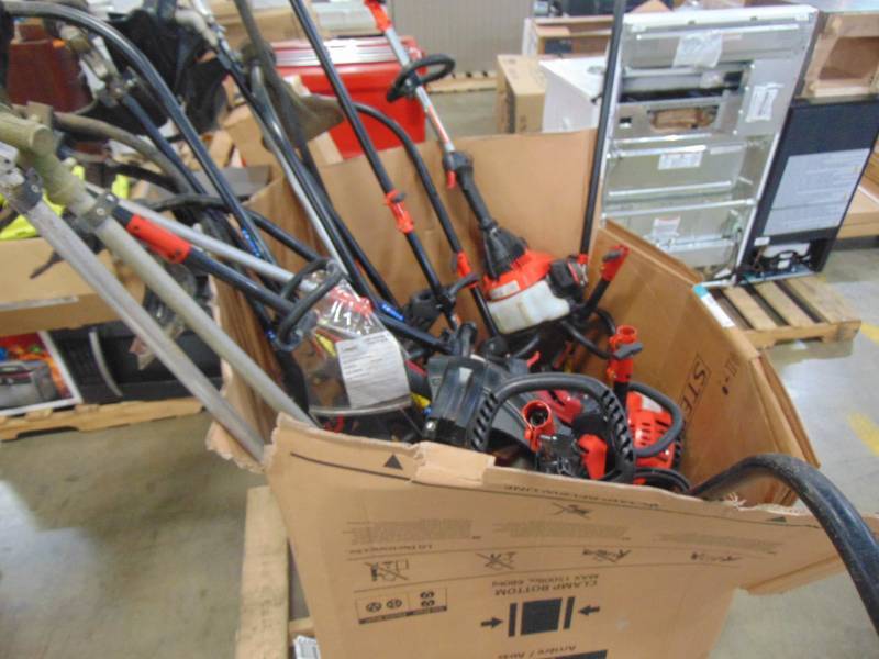 lot 67 image: Wholesale Outdoor Power Pallet As-Is - TRIMMERS
