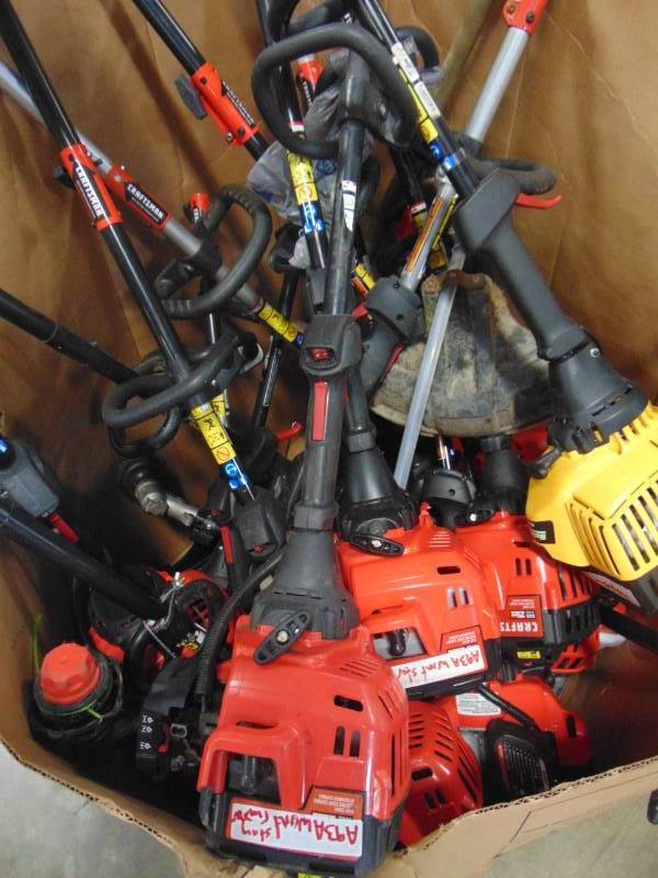 lot 68 image: Wholesale Outdoor Power Pallet As-Is - TRIMMERS