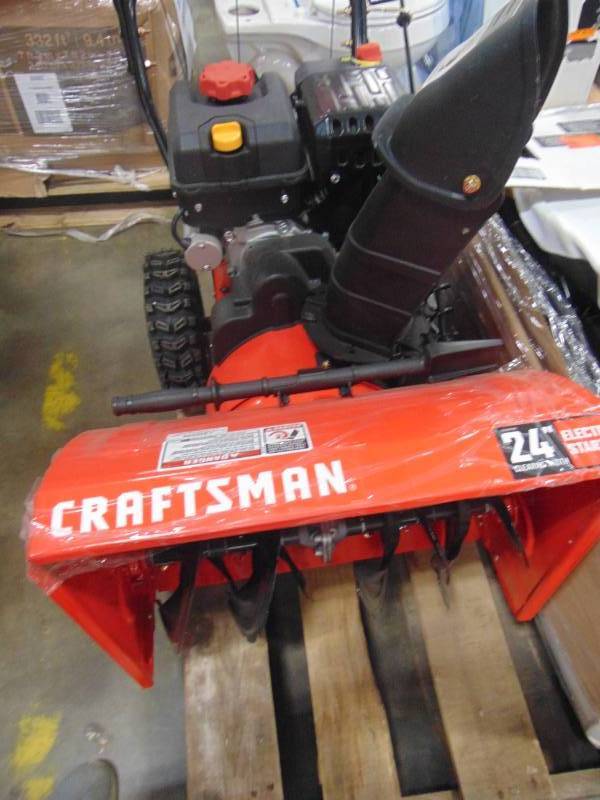 lot 70 image: CRAFTSMAN 24-in Two-stage Self-propelled Gas Snow Blower CMXGBAM1054541
