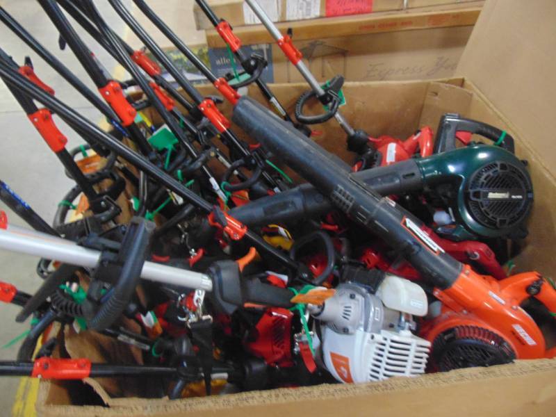 lot 71 image: Wholesale Outdoor Power Pallet As-Is - TRIMMERS