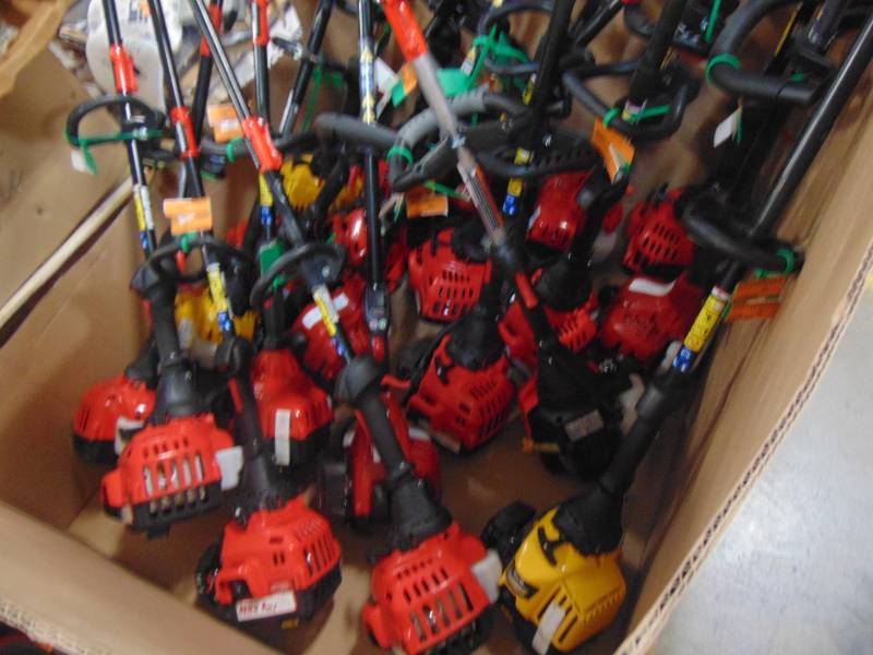 lot 72 image: Wholesale Outdoor Power Pallet As-Is - TRIMMERS