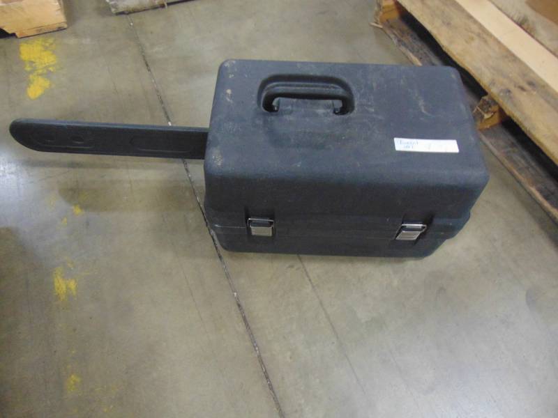 lot 73 image: CRAFTSMAN 46-cc 2-cycle 20-in Gas Chainsaw CMXGSAMY462S
