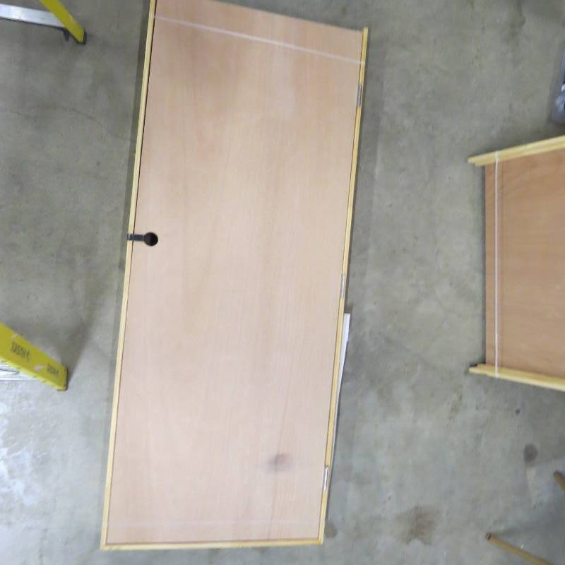 lot 44 image: Masonite Traditional Pre-Hung Door