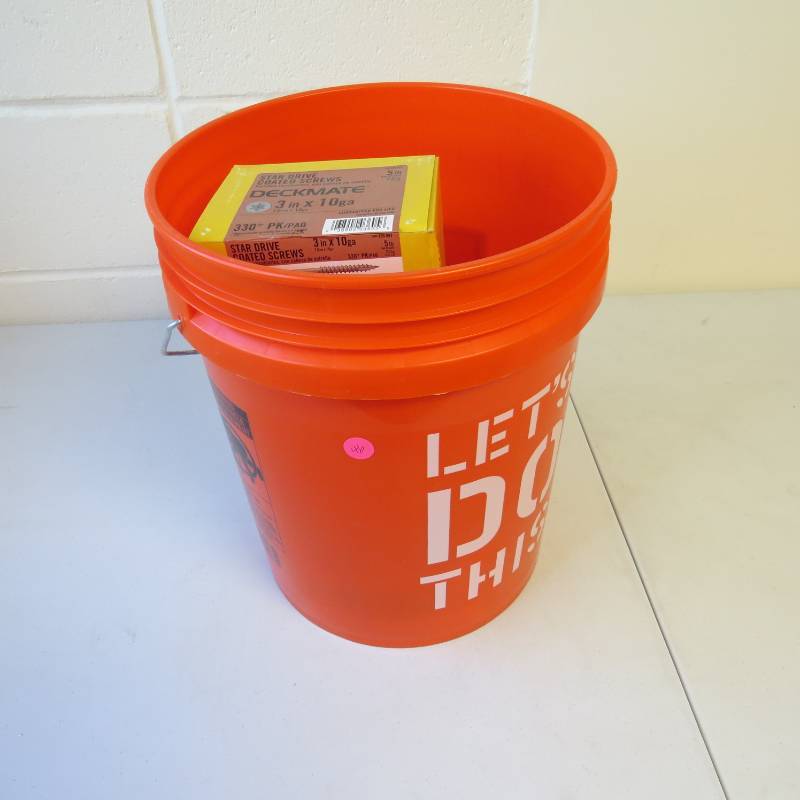 lot 46 image: 3 inch 10 guage - Deckmate Star Drive Coated Screws - 25lbs