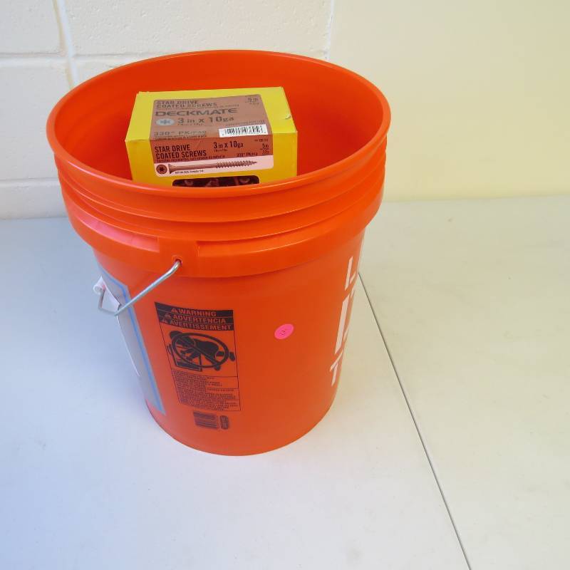 lot 47 image: 3 inch 10 guage - Deckmate Star Drive Coated Screws - 25lbs