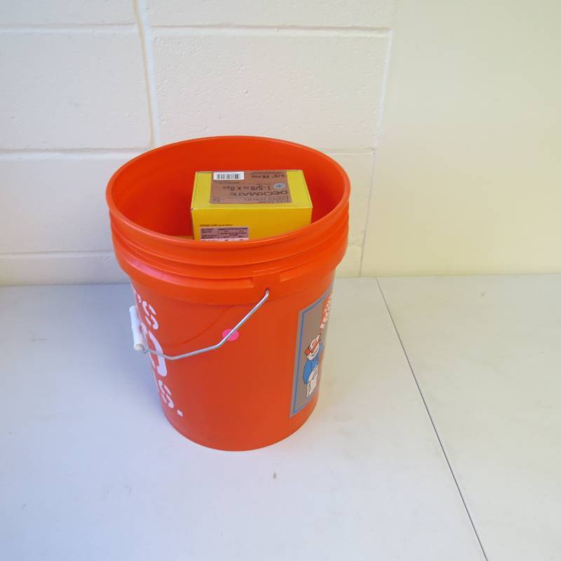 lot 48 image: 1-58 inch 8 guage - Deckmate Star Drive Coated Screws - 25lbs