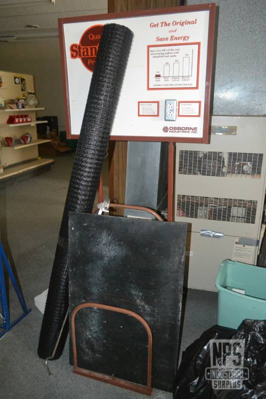 lot 121 image: 6 Roll of Plastic Fencing and STANFIELD Display Rack