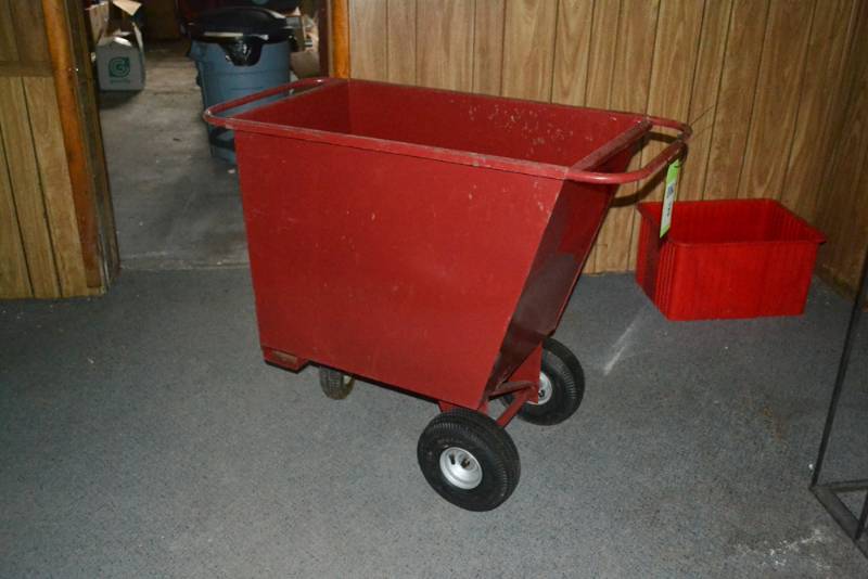 lot 129 image: 43 x 36 x 20 Pneumatic Wheel Push Cart