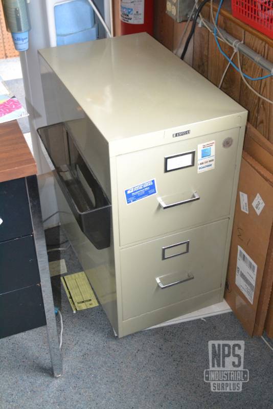 lot 137 image: 2-Drawer File Cabinet