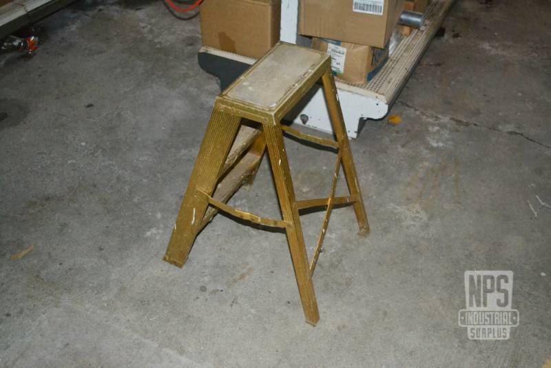 lot 161 image: Metal 2 Ladder