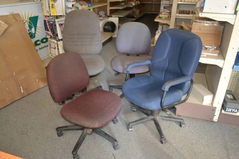lot 176 image: (4) Rolling Office Chairs