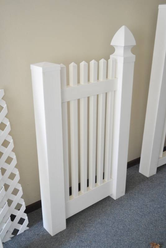 lot 202 image: Country Estate PVC Fencing Sample 56 tall x 30.5 Wide