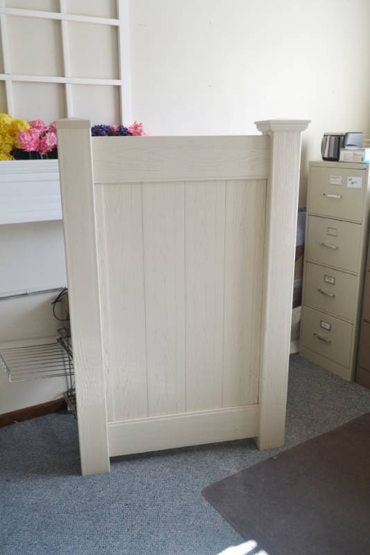 lot 209 image: Country Estate PVC Fencing Sample 60 x 38