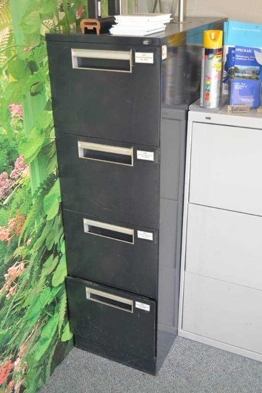 lot 214 image: 4-Drawer File Cabinet - 51 x 29 x 15