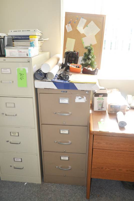 lot 217 image: 3-Drawer File Cabinet - 42 x 25 x 18