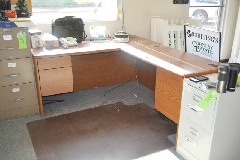 lot 222 image: Office L-Desk 78 x 66