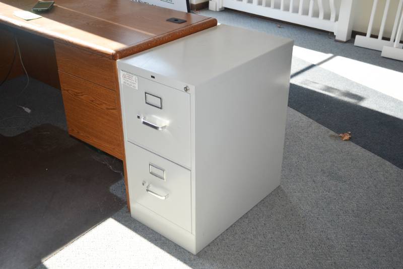 lot 221 image: 2-Drawer File Cabinet 29 x 25 x 15