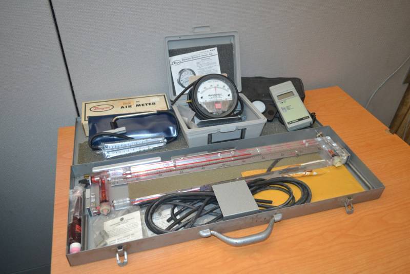 lot 226 image: Dwyer Meters - Velocity Meter - Air Meter - Magnahelic Meter and AW Sperry SL-110