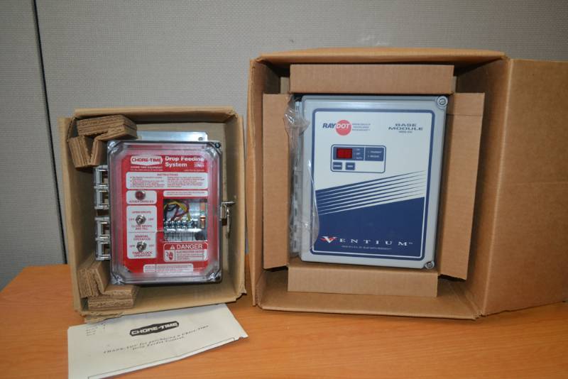 lot 230 image: Raydot Module and Chore Time Drop Feeding Controller