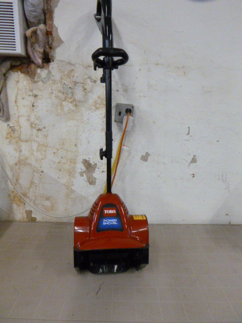 lot 6 image: Toro Power Shovel