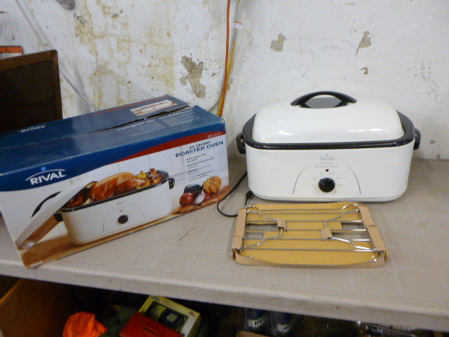 lot 8 image: Rival 20 Quart Roaster