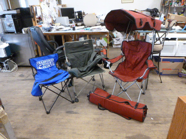 lot 14 image: 4 Outdoor Folding Chairs